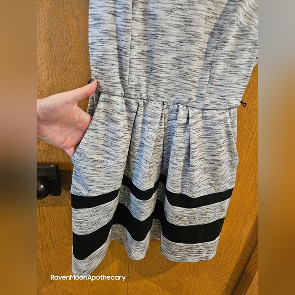 IZ Byer Dress 7 Juniors - Picture 2 of 11